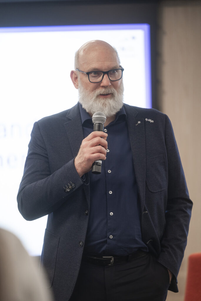 Claude Morasse, Axelys